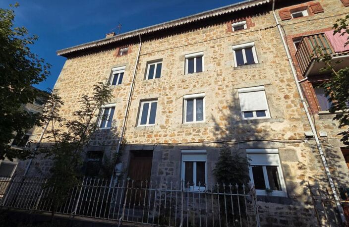 SAINT GENEST MALIFAUX 42660- RARE SUR LE SECTEUR - COEUR DE VILLAGE appartement 74m² 2 chambres au 1er étage — photo 2