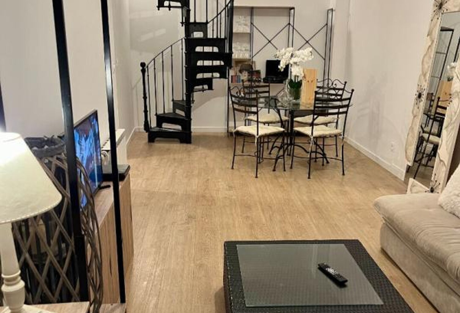 Appartement Duplex  76.50 m2 . Centre ville de Perpignan  .  Entièrement rénové — photo 1