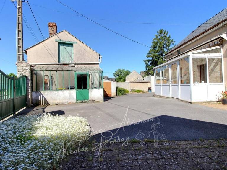 Ensemble immobilier avec maison et dépendances, cour et jardin — photo 1