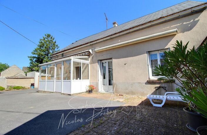 Ensemble immobilier avec maison et dépendances, cour et jardin — photo 2