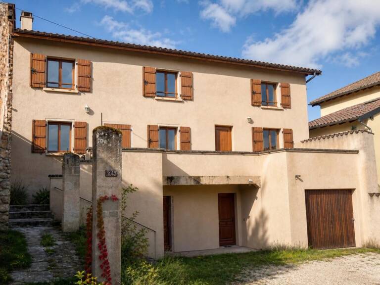Maison de 137 m² 3 chb terrain cave garage Quincié-en-Beaujolais — photo 1