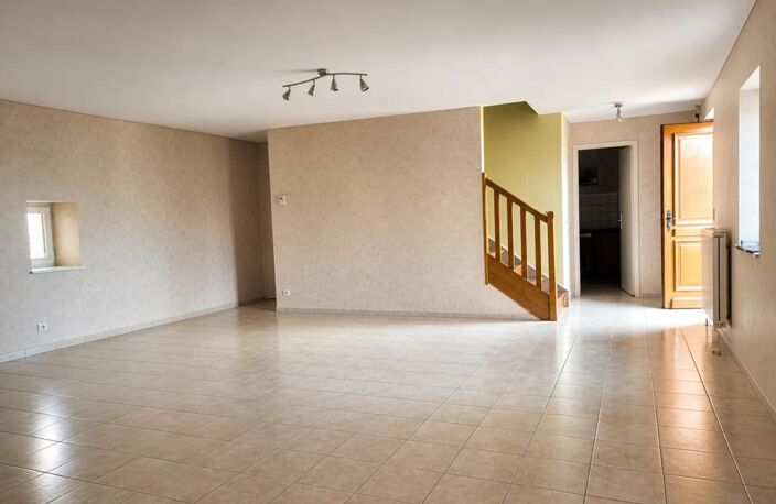 Maison de 137 m² 3 chb terrain cave garage Quincié-en-Beaujolais — photo 4