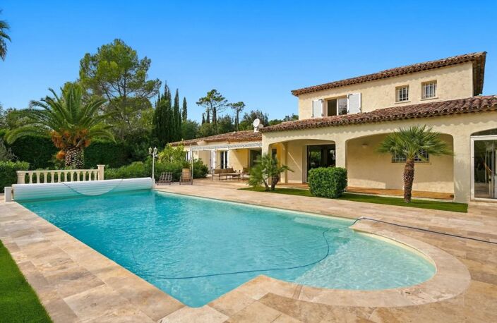 ROQUEBRUNE-SUR-ARGENS – LA BOUVERIE – Belle propriété familiale avec piscine et appartement indépendant – 269m2 - Sans vis-à-vis – Au calme – Terrain plat 4099 M2 — photo 2