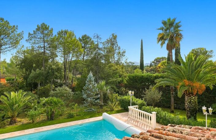 ROQUEBRUNE-SUR-ARGENS – LA BOUVERIE – Belle propriété familiale avec piscine et appartement indépendant – 269m2 - Sans vis-à-vis – Au calme – Terrain plat 4099 M2 — photo 3