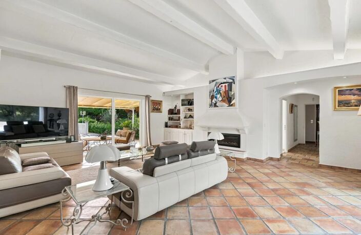 ROQUEBRUNE-SUR-ARGENS – LA BOUVERIE – Belle propriété familiale avec piscine et appartement indépendant – 269m2 - Sans vis-à-vis – Au calme – Terrain plat 4099 M2 — photo 5