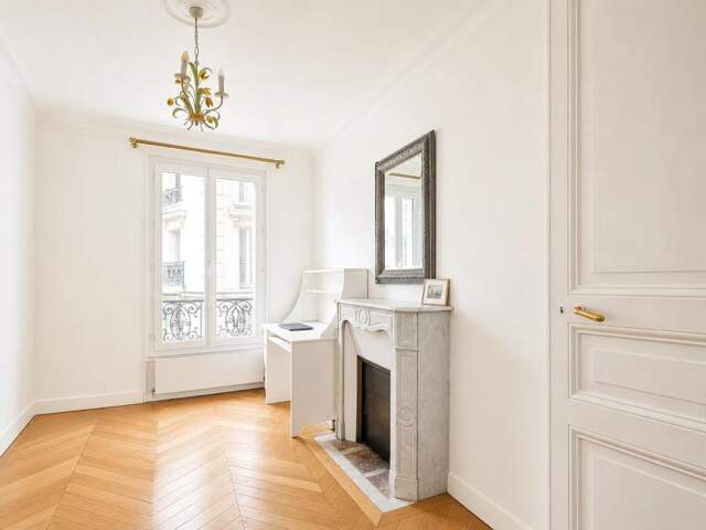 Appartement haussmannien 82m² à Paris — photo du bien