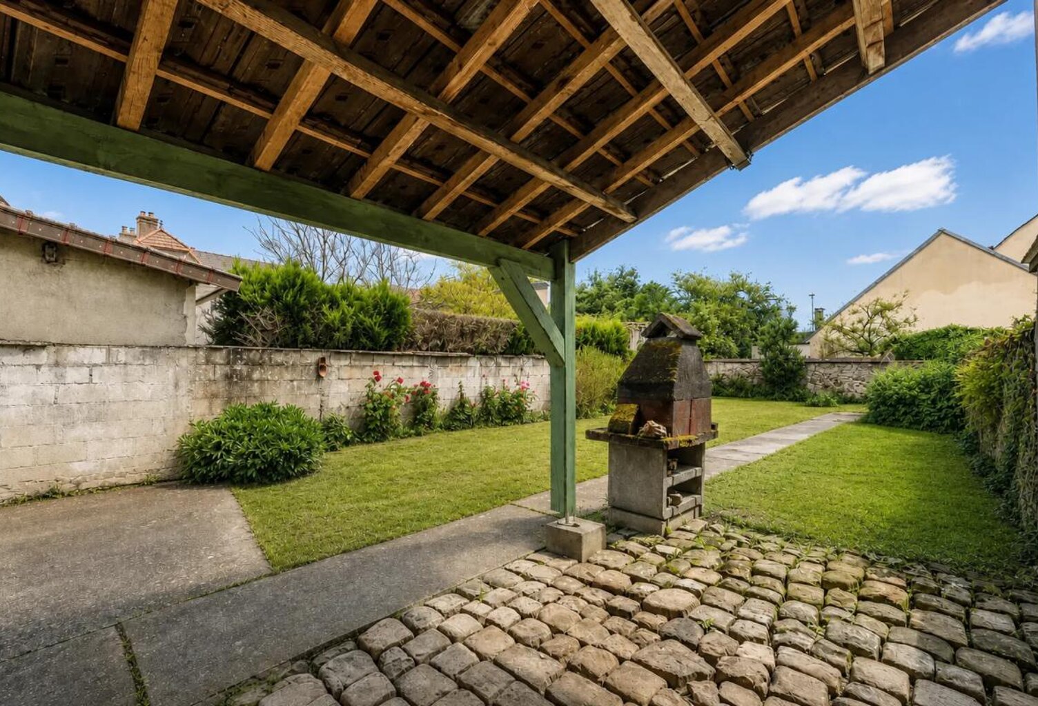 Maison de caractère avec jardin - 104 m2 - Villeneuve-le-Comte — photo 1