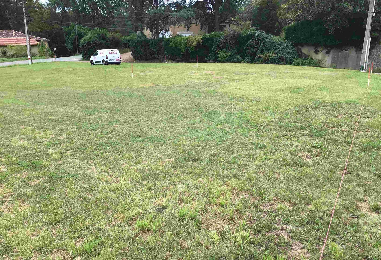 Terrain constructible viabilisé de 400 m² à Preignac — photo 1