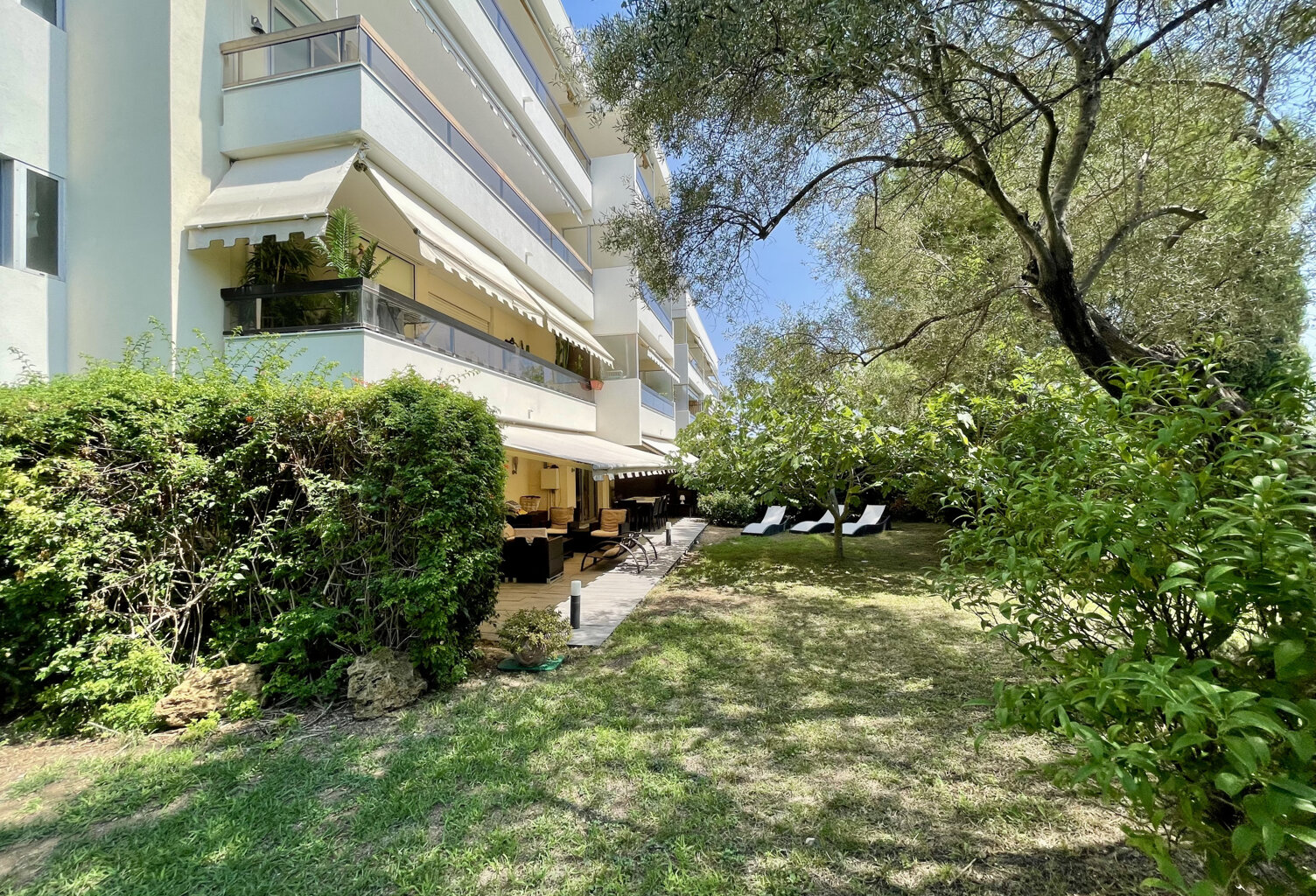 ANTIBES SAINT JEAN, BEAU 3/4 PIECES 80M2 , REZ DE JARDIN — photo 1