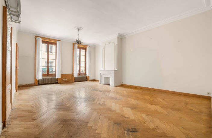 T3 avec cachet de 109 m2, Ainay — photo 3