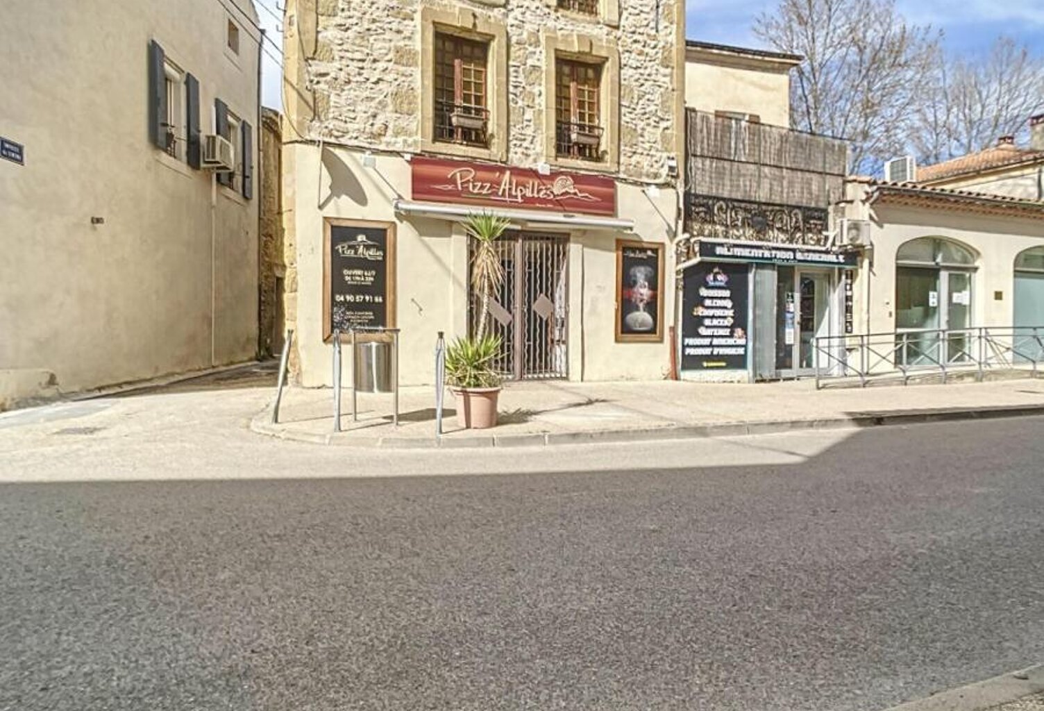 Vente immeuble   Eyguières (13430) — photo 1