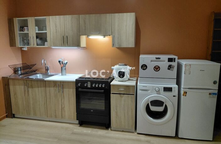 Location appartement 2 pièces 46 m² à Lyon 8 (69008) — photo 2