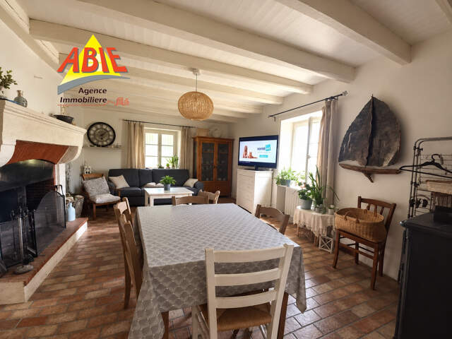 Maison en pierre de 106 m2 avec dépendances   Le Mazeau - te — photo du bien