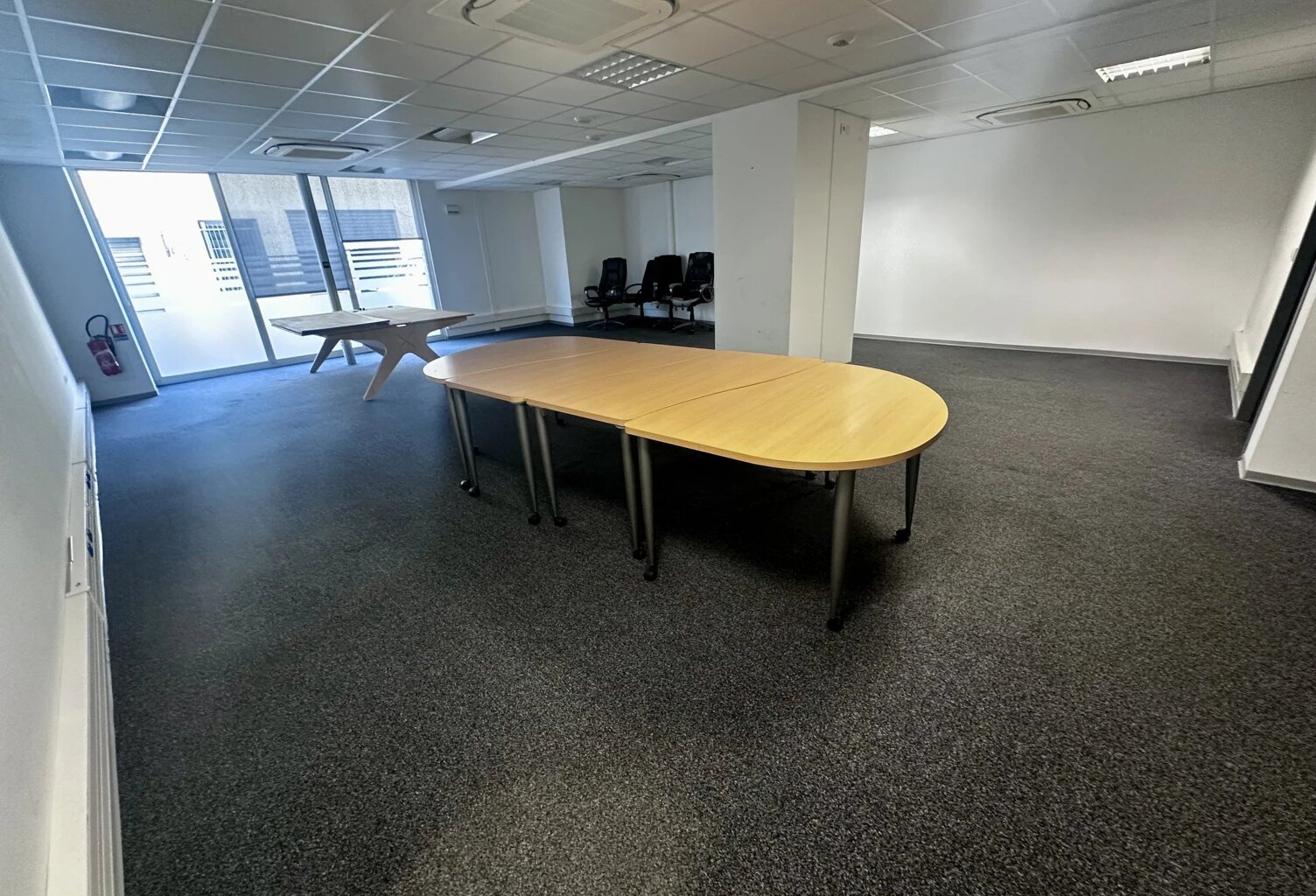 Local commercial — photo 1