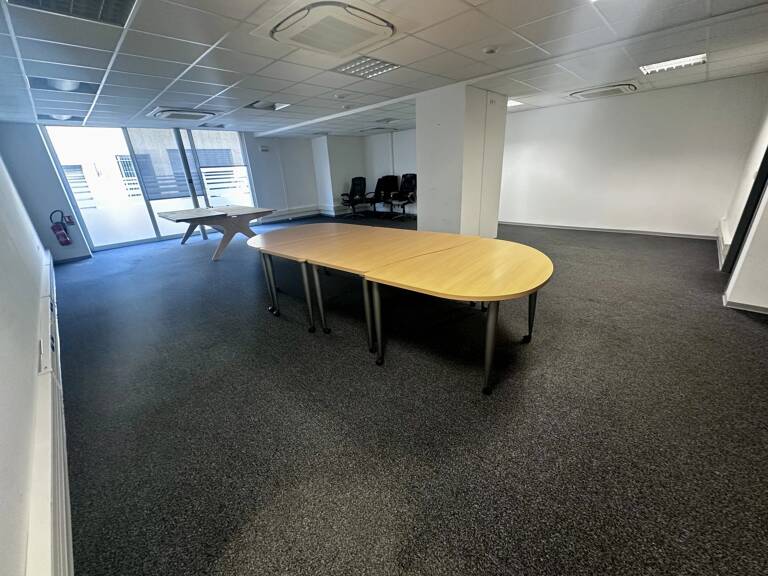 Local commercial — photo 1