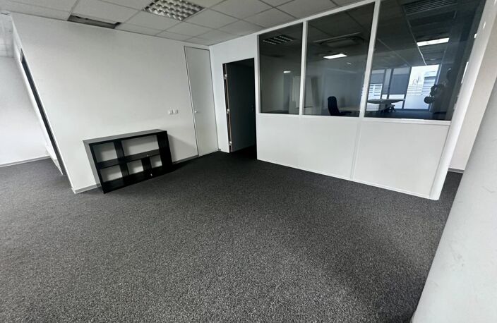 Local commercial — photo 2