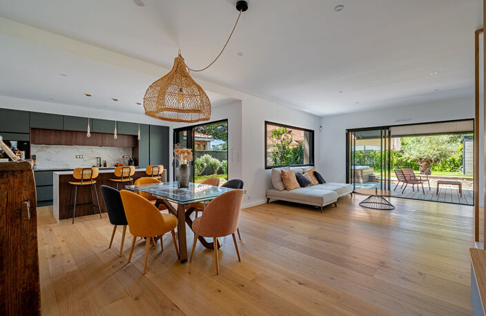 LA BAULE GUEZY- MAISON CONTEMPORAINE DE 2025 - 4 CHAMBRES - SUITE PARENTALE - JARDIN PAYSAGER, SPA ET GARAGE — photo 2