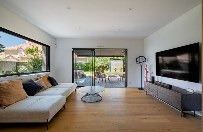 LA BAULE GUEZY- MAISON CONTEMPORAINE DE 2025 - 4 CHAMBRES - SUITE PARENTALE - JARDIN PAYSAGER, SPA ET GARAGE — photo 3