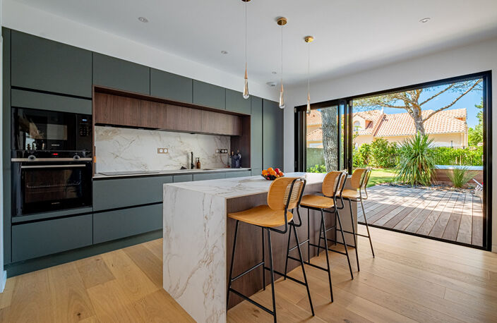 LA BAULE GUEZY- MAISON CONTEMPORAINE DE 2025 - 4 CHAMBRES - SUITE PARENTALE - JARDIN PAYSAGER, SPA ET GARAGE — photo 4
