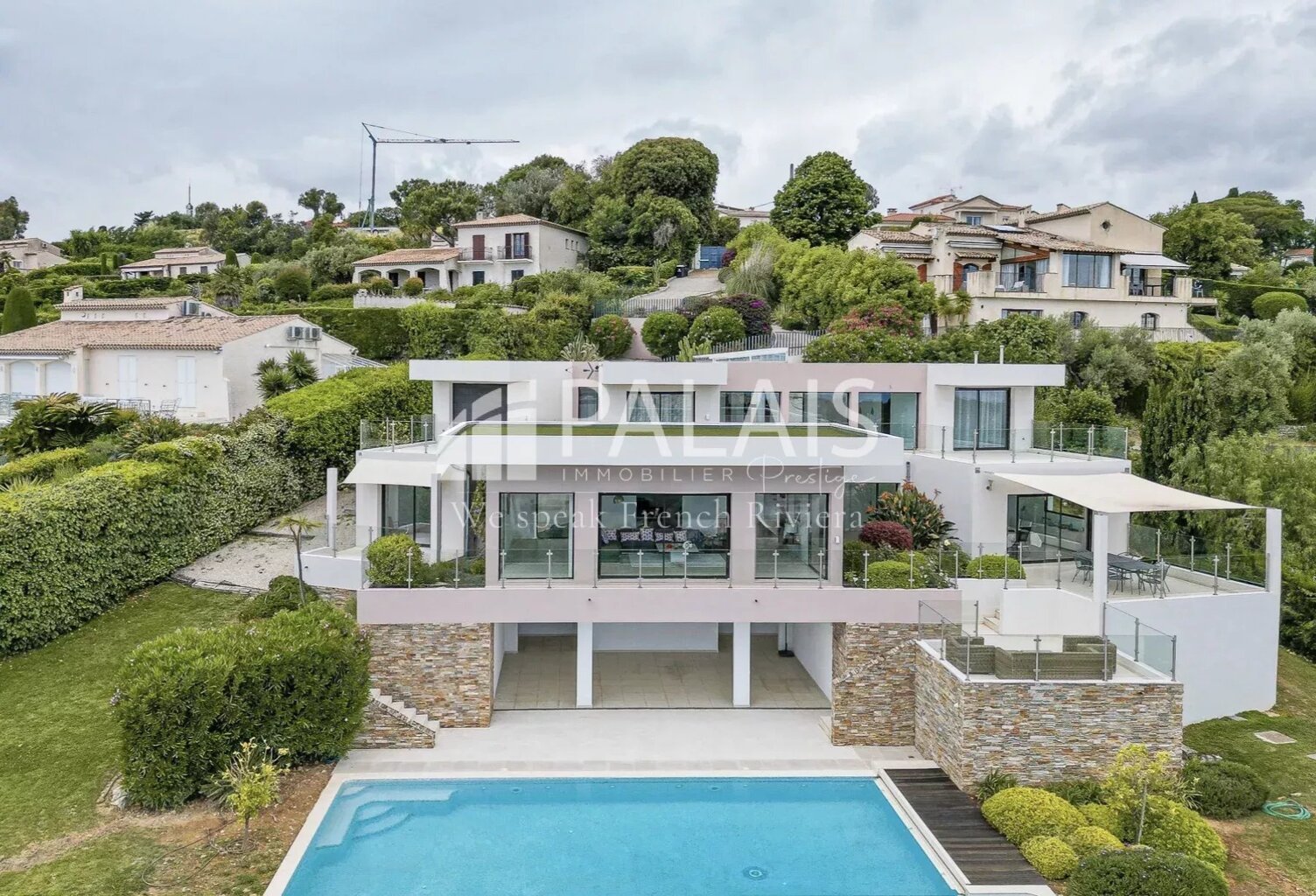 ANTIBES – RASTINES // Villa Contemporaine 240 m² – Jardin – Pisc — photo 1