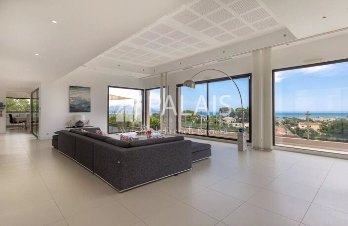 ANTIBES – RASTINES // Villa Contemporaine 240 m² – Jardin – Pisc — photo 3