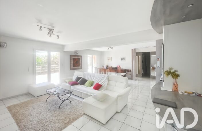 Vente Maison/villa 8 pièces — photo 2