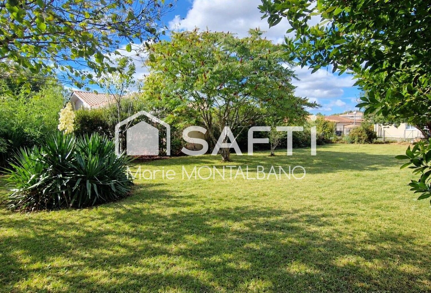 Belle maison traditionnelle avec piscine et jardin — photo 1