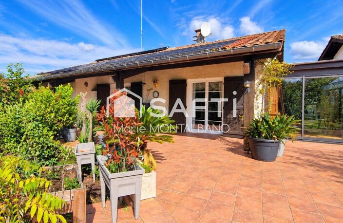 Belle maison traditionnelle avec piscine et jardin — photo 2
