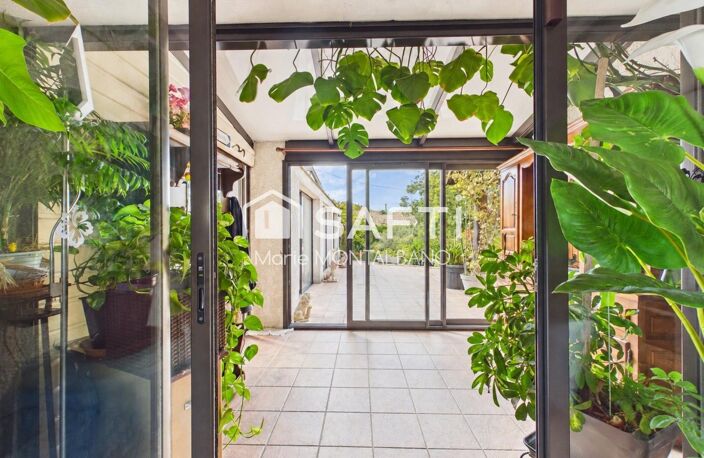 Belle maison traditionnelle avec piscine et jardin — photo 3