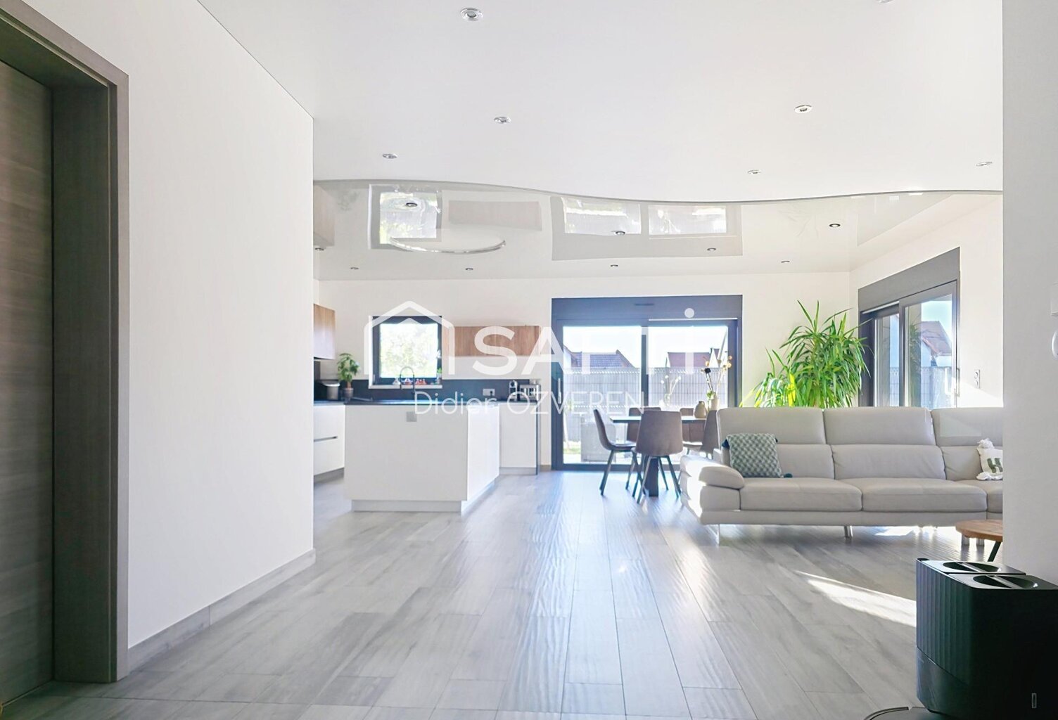 Maison contemporaine de plain-pied  135 m²  Châtenois — photo 1