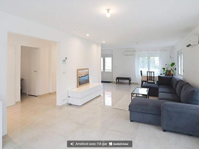 Maison lumineuse au multiples possibilités d'aménagement et de nombreuses perspectives — photo du bien