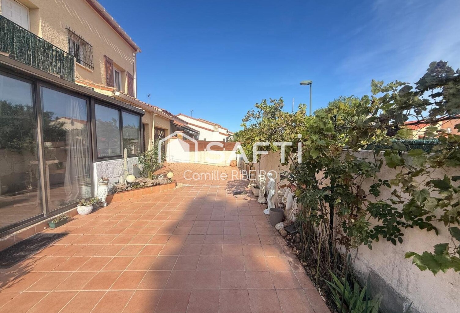 SAINT LAURENT DE LA SALANQUE,MAISON 180M2, 2 GARAGES,JARDIN — photo 1