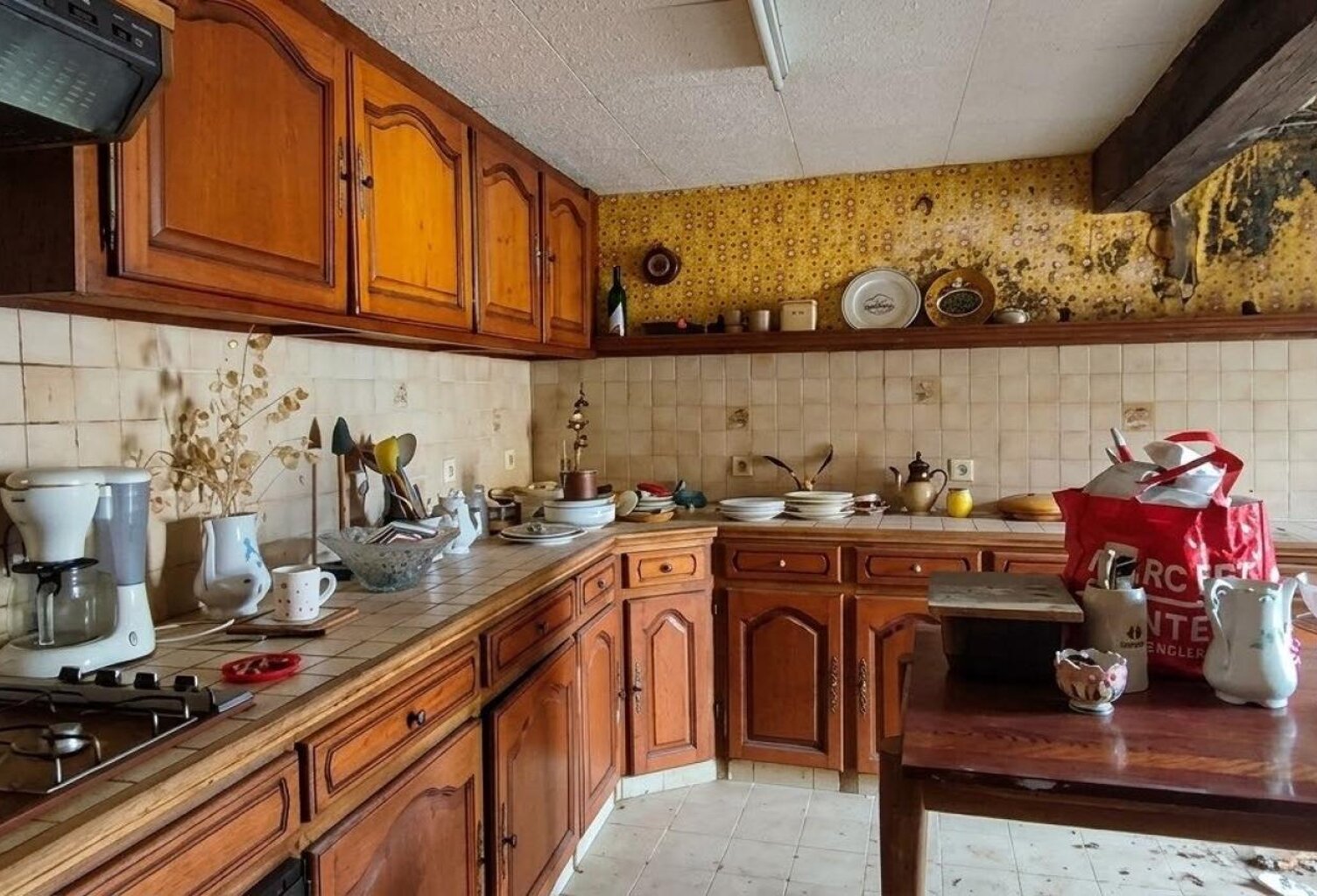 Maison de bourg, 140 m², dépendances, sous-sol, cave, grenier, cour, idéal investissement — photo 1