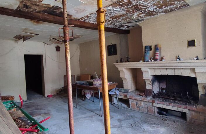 Maison de bourg, 140 m², dépendances, sous-sol, cave, grenier, cour, idéal investissement — photo 2