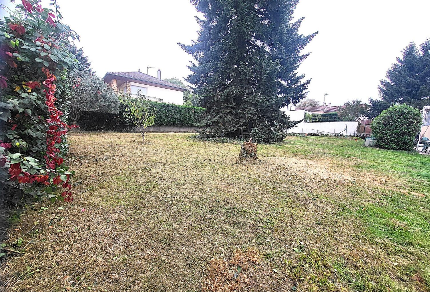 BRON  Terrain à bâtir de 500 m²  Libre constructeur  Emplacement privilégié — photo 1