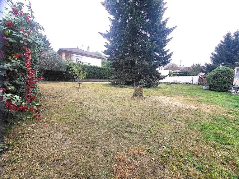 BRON  Terrain à bâtir de 500 m²  Libre constructeur  Emplacement privilégié — photo 1