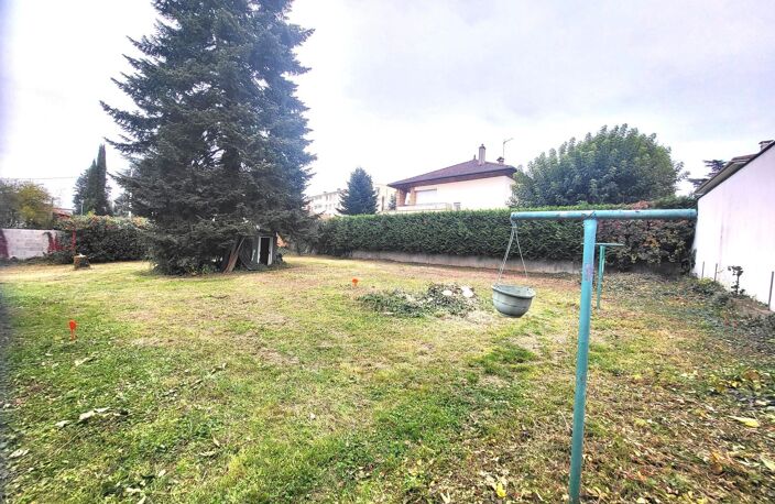 BRON  Terrain à bâtir de 500 m²  Libre constructeur  Emplacement privilégié — photo 2