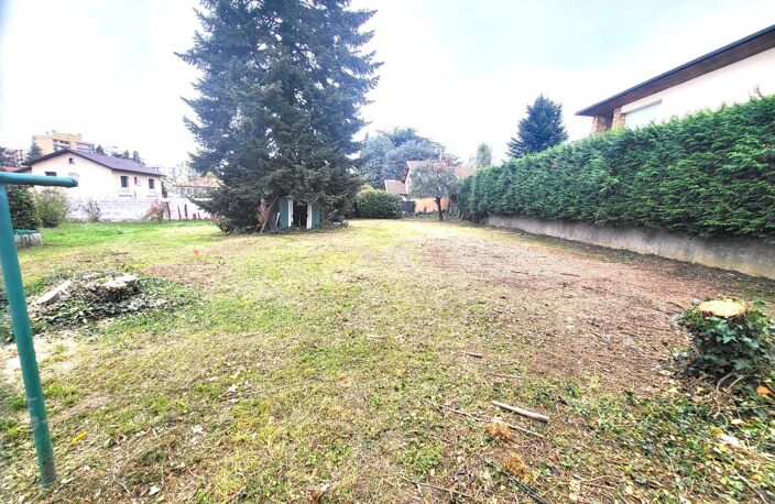 BRON  Terrain à bâtir de 500 m²  Libre constructeur  Emplacement privilégié — photo 3