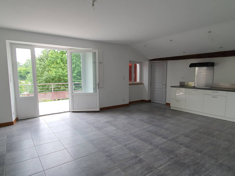 A Armendarits, appartement T4 de 82 m2 rénové au 1er étage a — photo 1