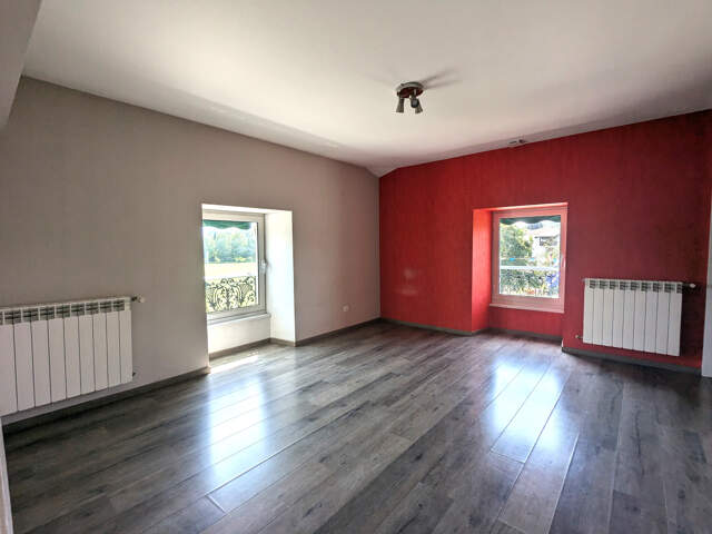 Bel et vaste appartement proche des commodités — photo du bien