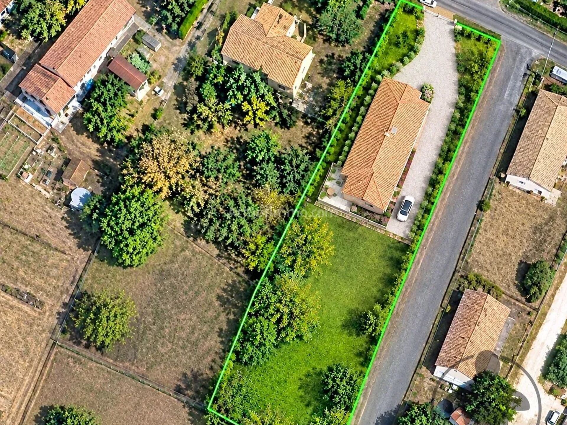 Terrain 1700 m² · aux Églisottes-et-Chalaures · 40 000 €