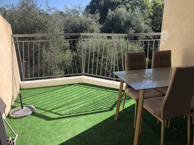 BEAU 2 PIECES DERNIER ETAGE  AU CALME CIMIEZ 250 000 EUR — photo du bien