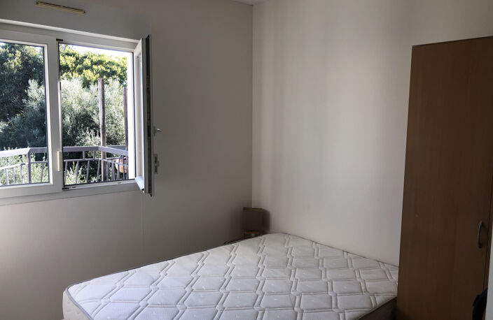 BEAU 2 PIECES DERNIER ETAGE  AU CALME CIMIEZ 250 000 EUR — photo 5
