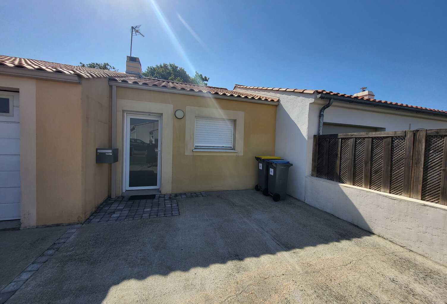 APPARTEMENT A LOUER - PROCHE YLIUM - LES SABLES D'OLONNE — photo 1