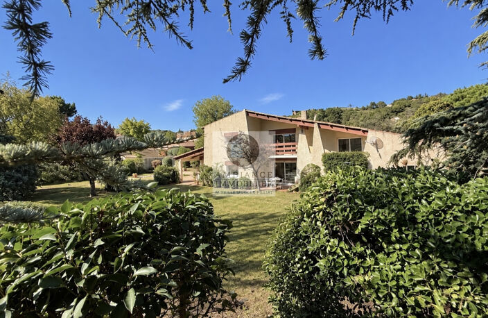 Une architecture singulière au coeur du village — photo 4