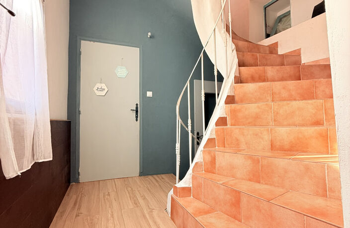 Maison de village dans une rue calme — photo 3