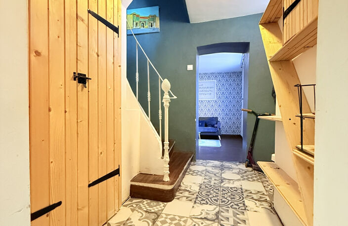 Maison de village dans une rue calme — photo 4