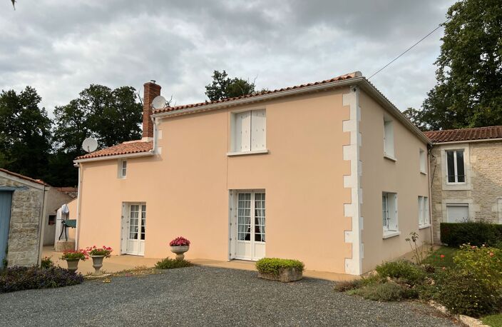 Maison en pierres avec une magnifique grange. ST JEAN D\'HERMINE - 85210. — photo 2