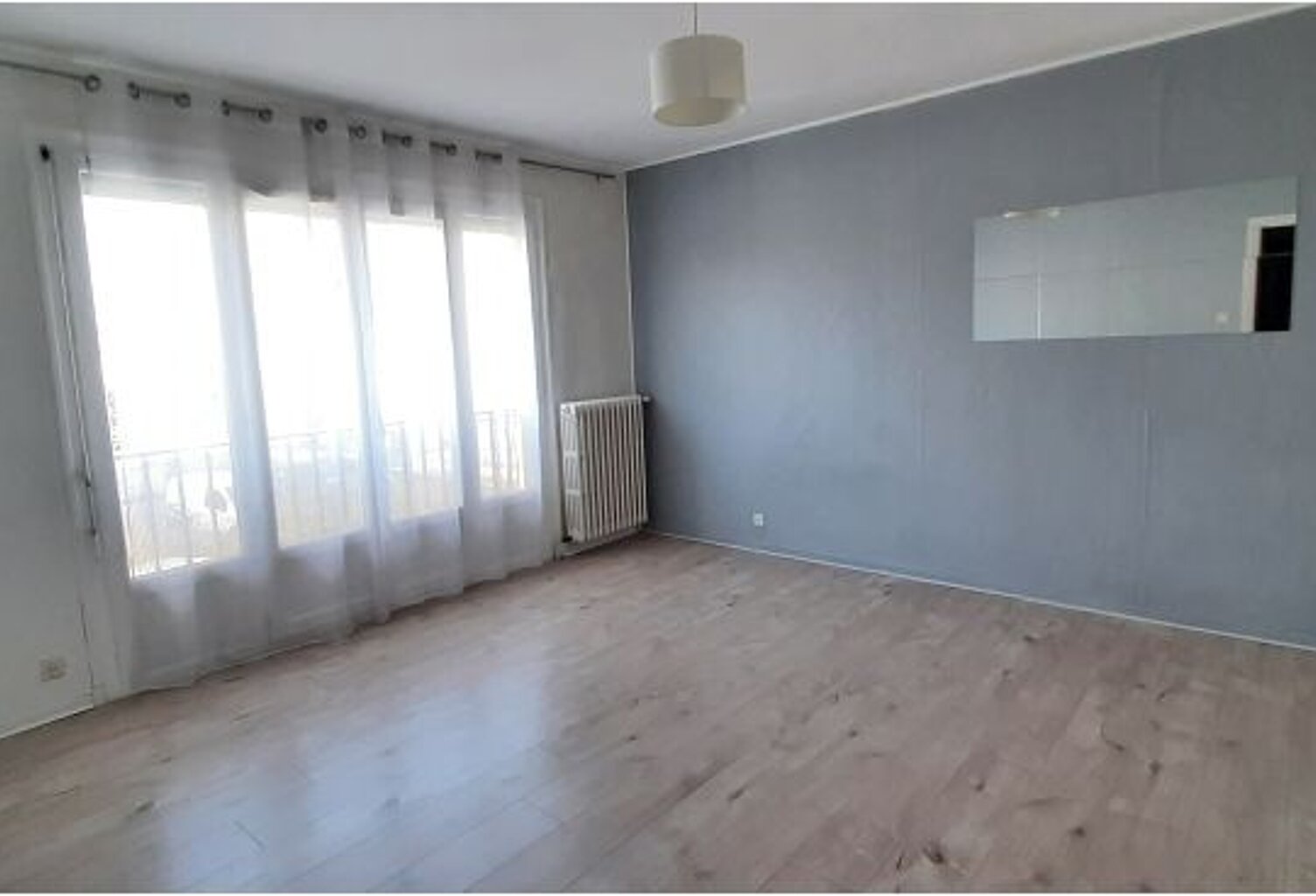 Une pièce — photo 1