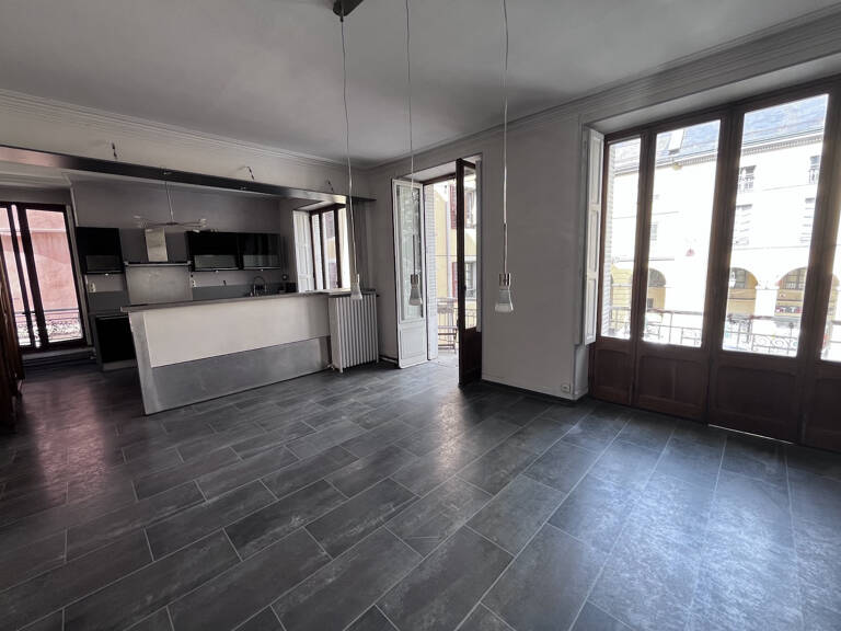 SAINT JEAN DE MAURIENNE En coeur de ville, au sein d'un bel — photo 1
